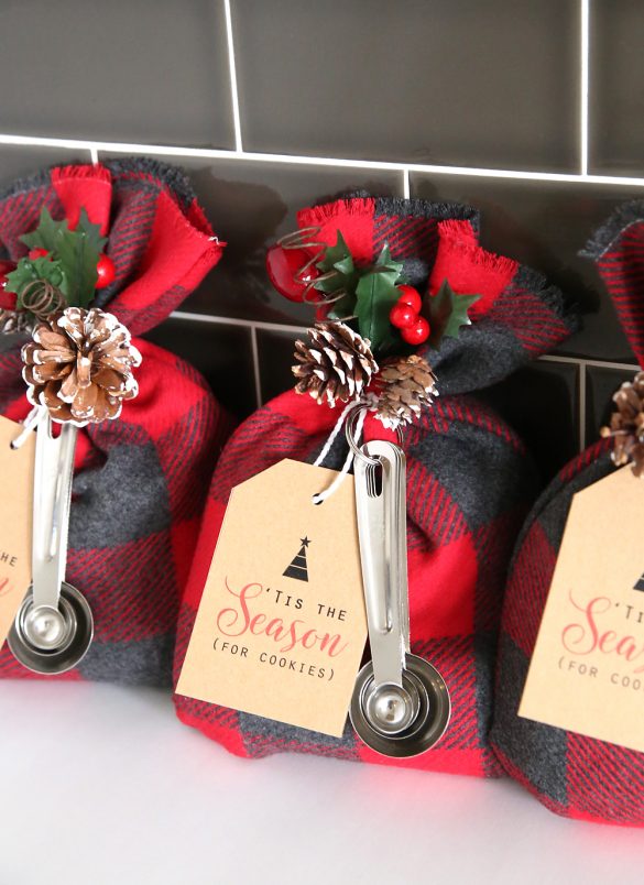 cookie-mix-gift-bags-sack easy cheap diy handmade christmas neighbor gift idea