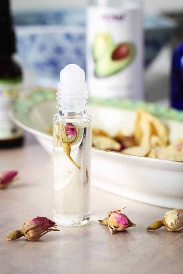 How To Make Your Own Perfume With Essential Oils (+ 6 Recipe Blends)