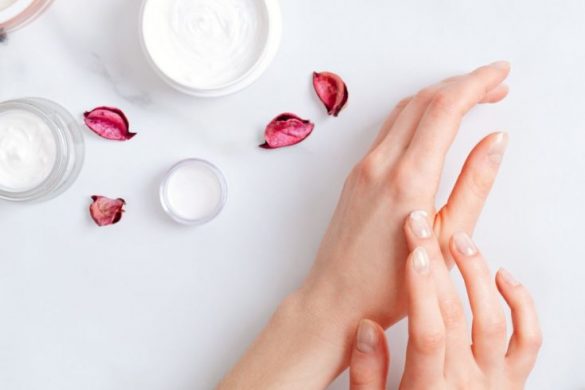 DIY Hand Mask for Dry Skin: A Simple 3-Ingredient Hydrating Mask for Dry Hands
