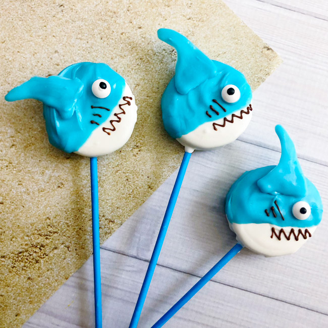 Shark Oreo Pops