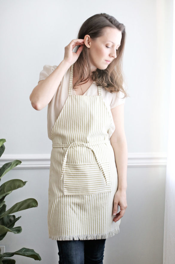 How To Sew An Apron (Video Tutorial)