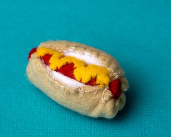 How to make a Mini Felt Hot Dog Brooch