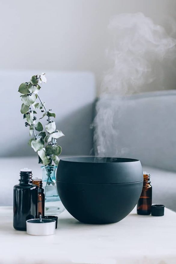 7 Ways To Use Essential Oils in the Bedroom + 4 Diffuser Blends