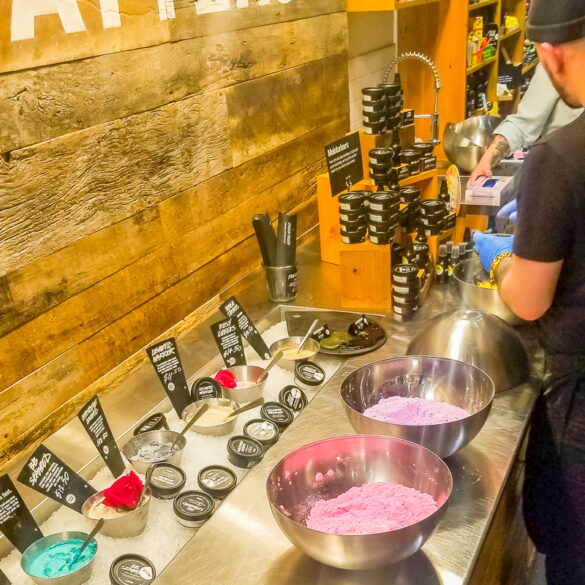 Host a Spa Party at LUSH Cosmetics