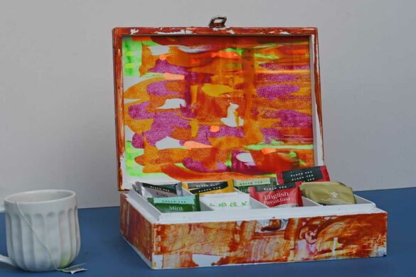 How to Paint A Wooden Box with a Splash of Colour and Abstract Design!