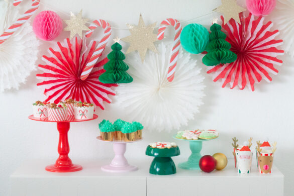 How to Easily Incorporate Modular Cake Stands for a Classic Holiday Party