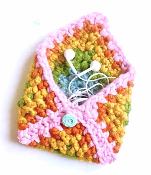 Free Crochet Pouch Pattern: Makes a quick gift!