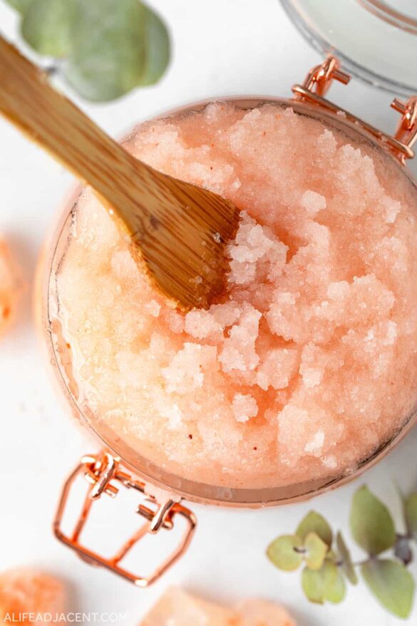 Himalayan Salt Scrub: Recipe + Benefits