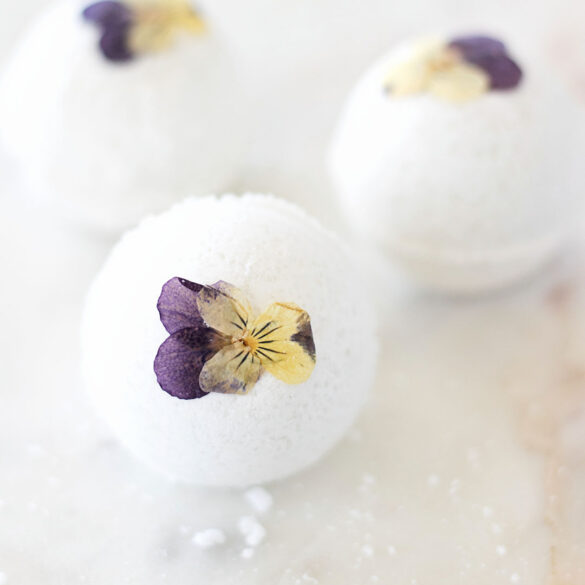 Pressed Flower Bath Bombs DIY